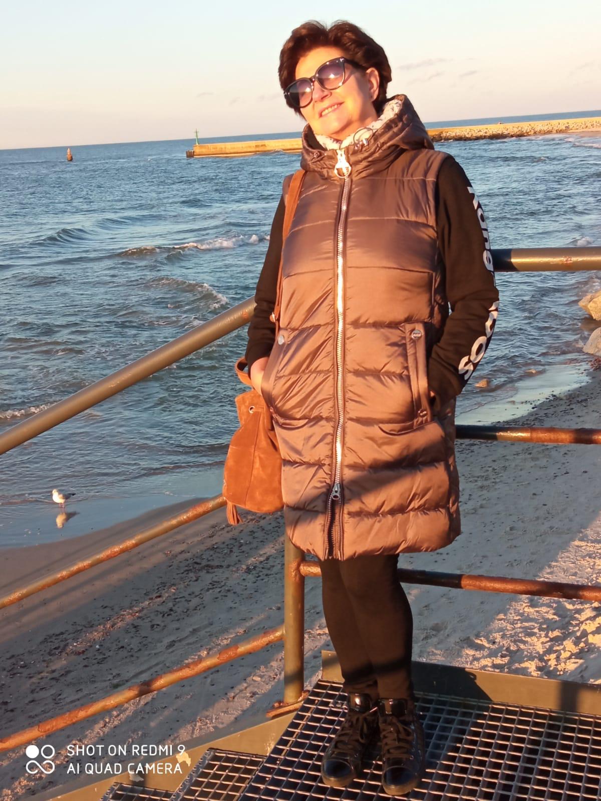 Ela — gospodyni apartamentów, na promenadzie w Rowach