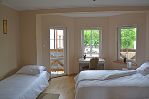Sypialnia apartamentu dla 3–5 osób w Rowach